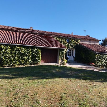 Maison Au Calme Avec Vue Etang Clesse  Exteriér fotografie