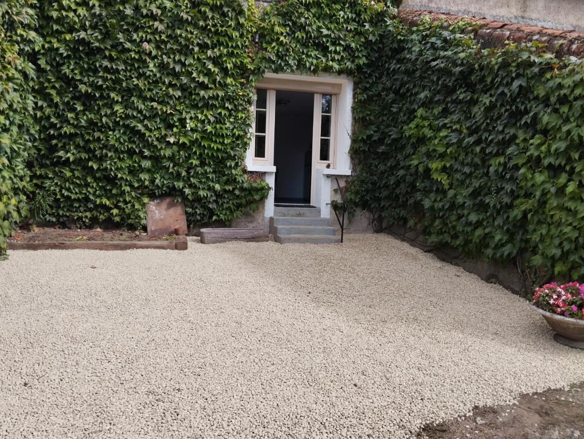 Maison Au Calme Avec Vue Etang Clesse  Exteriér fotografie