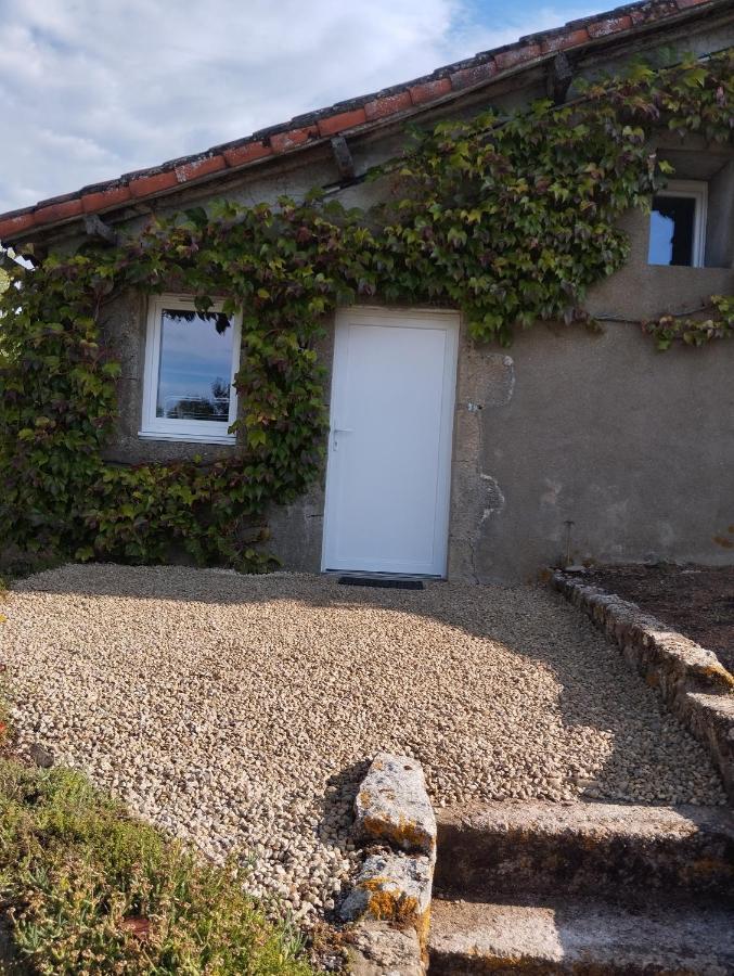 Maison Au Calme Avec Vue Etang Clesse  Exteriér fotografie