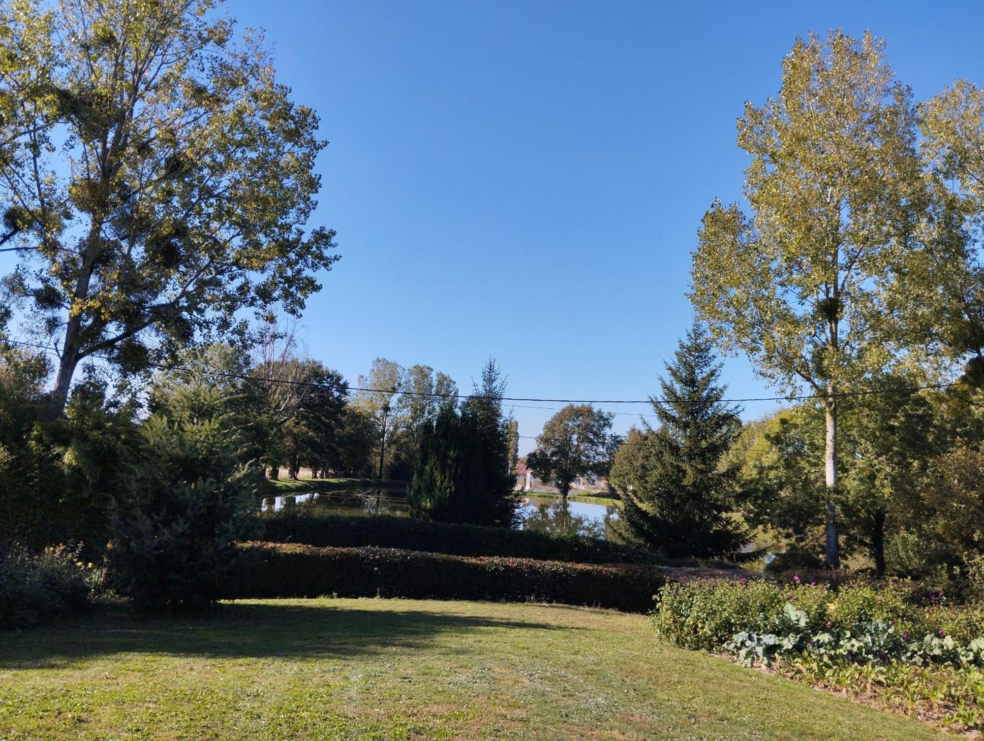 Maison Au Calme Avec Vue Etang Clesse  Exteriér fotografie