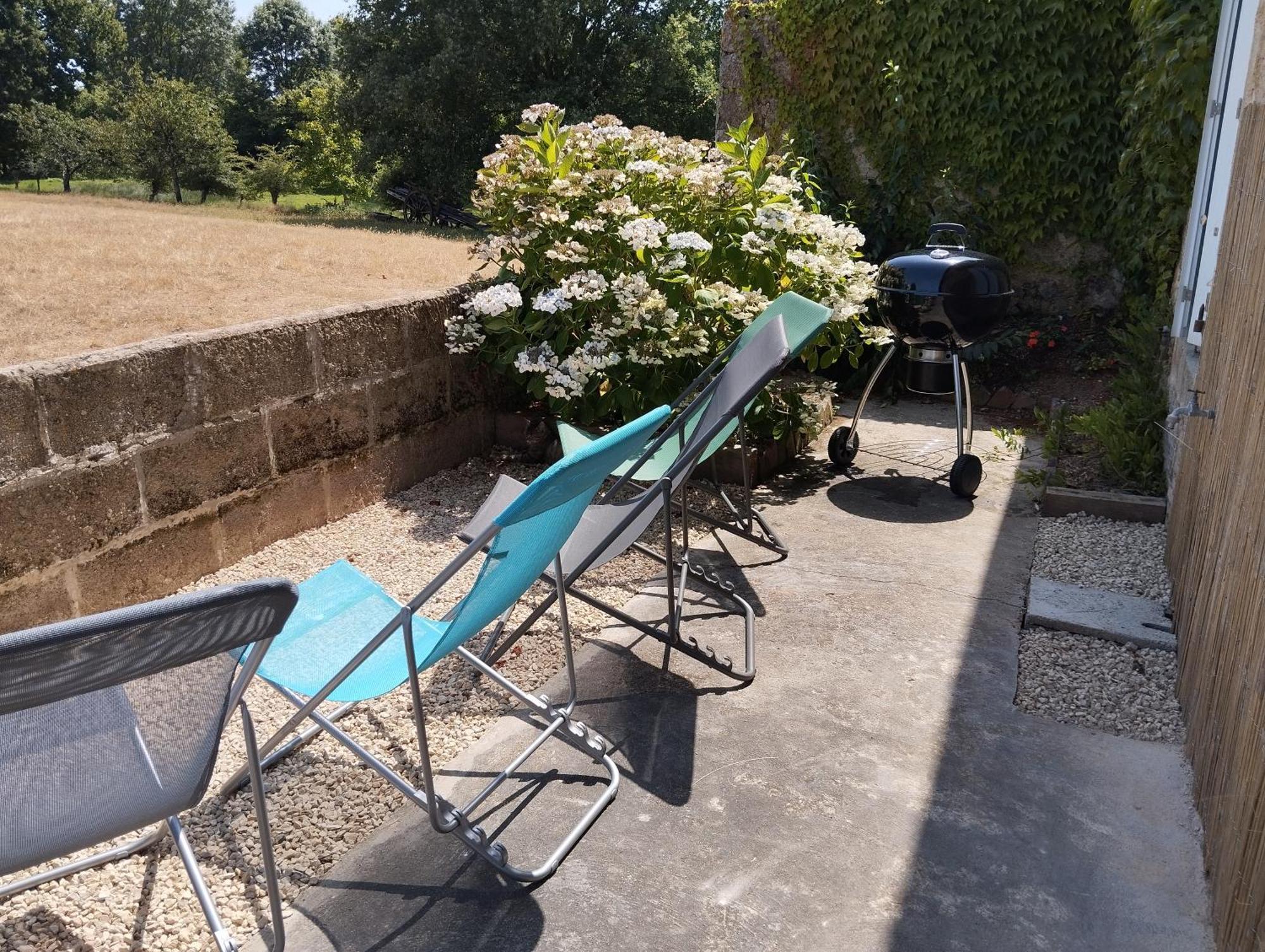 Maison Au Calme Avec Vue Etang Clesse  Exteriér fotografie